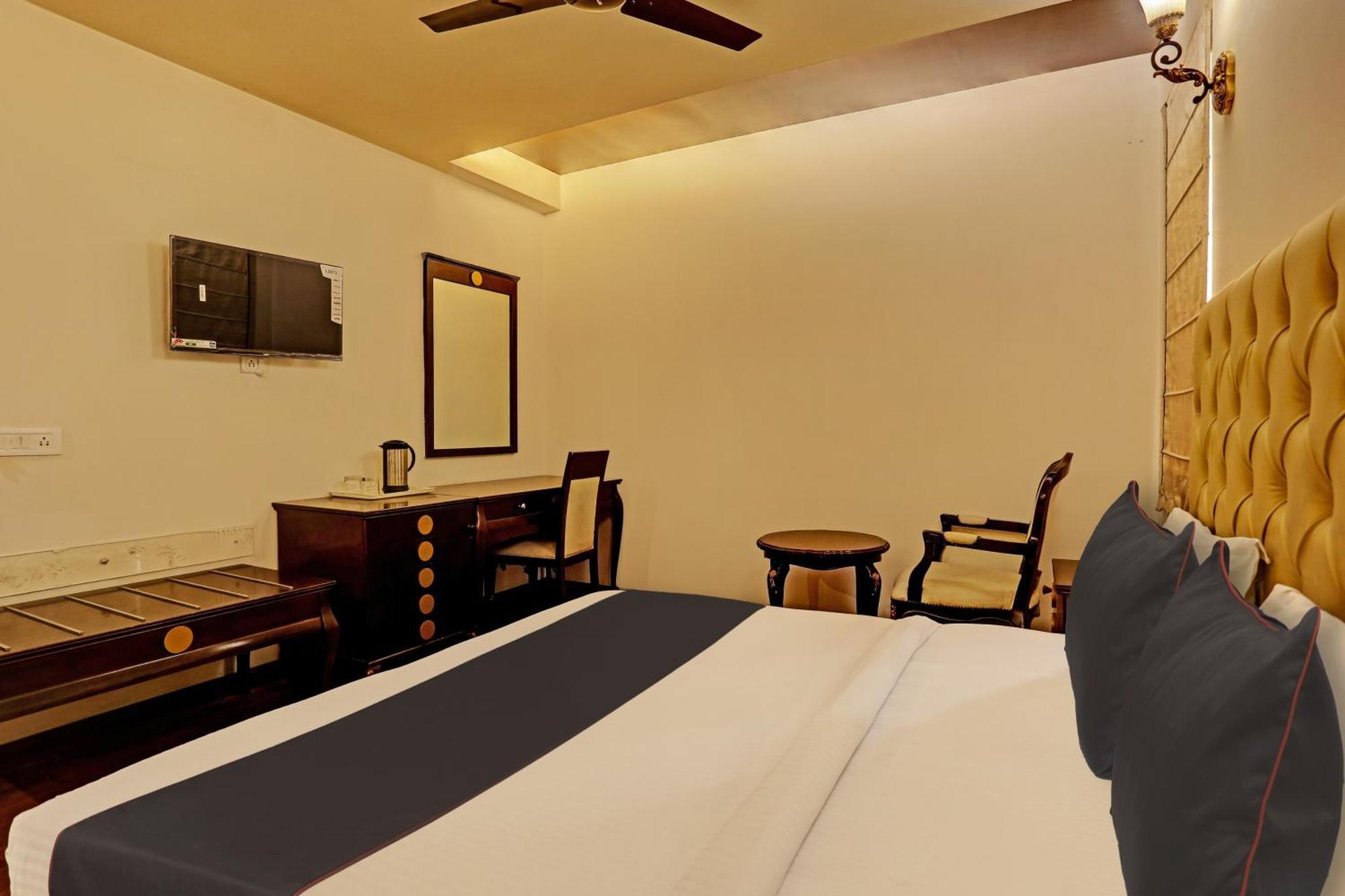 Hotel Townhouse The Royce New Friends Colony à New Delhi Extérieur photo