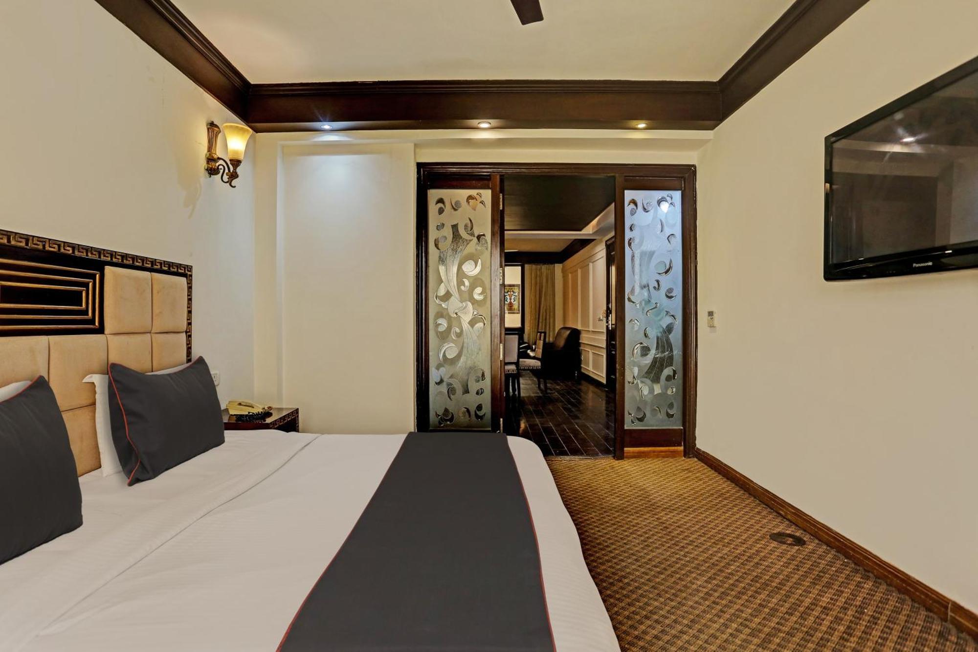 Hotel Townhouse The Royce New Friends Colony à New Delhi Extérieur photo