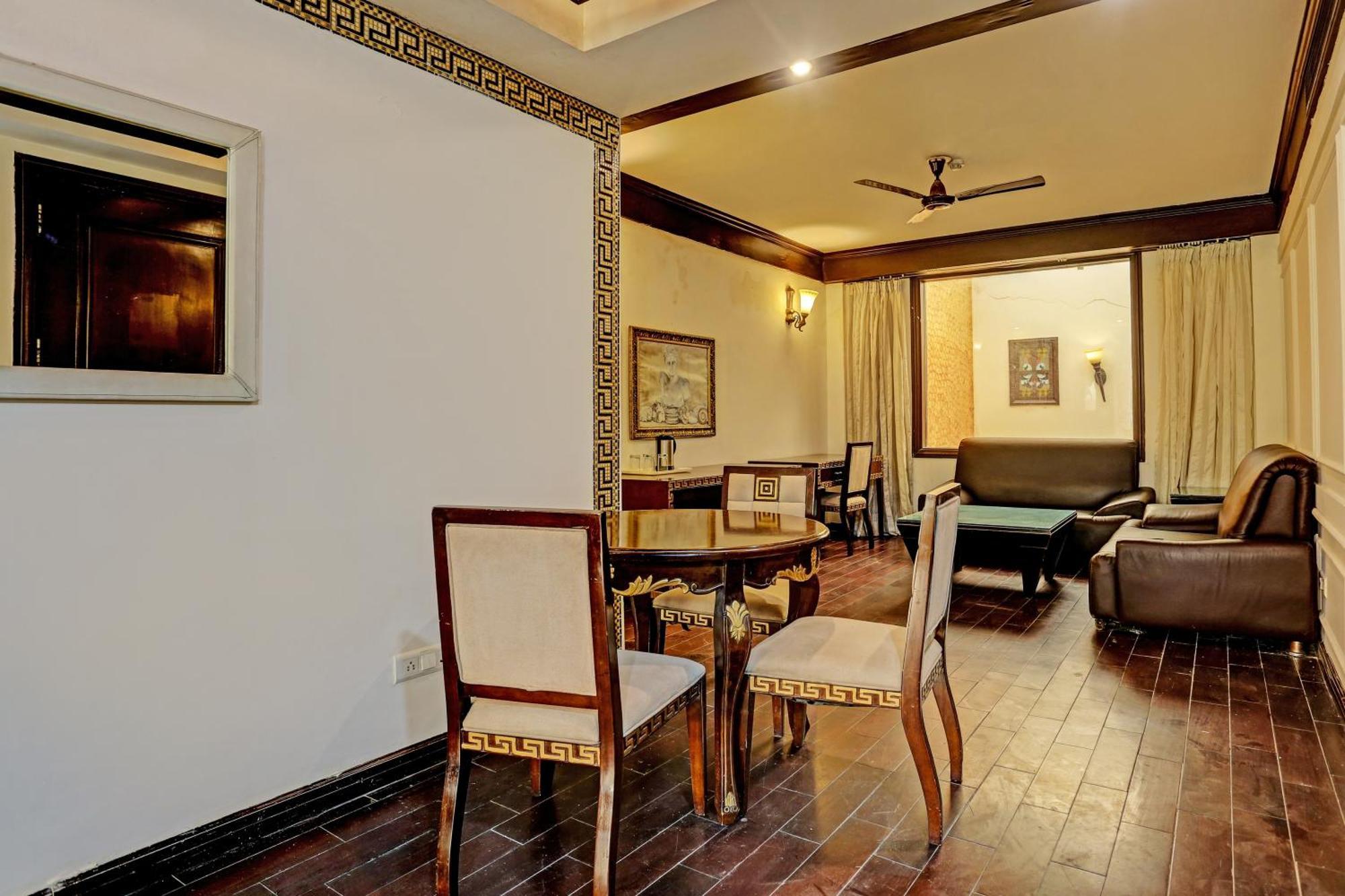 Hotel Townhouse The Royce New Friends Colony à New Delhi Extérieur photo