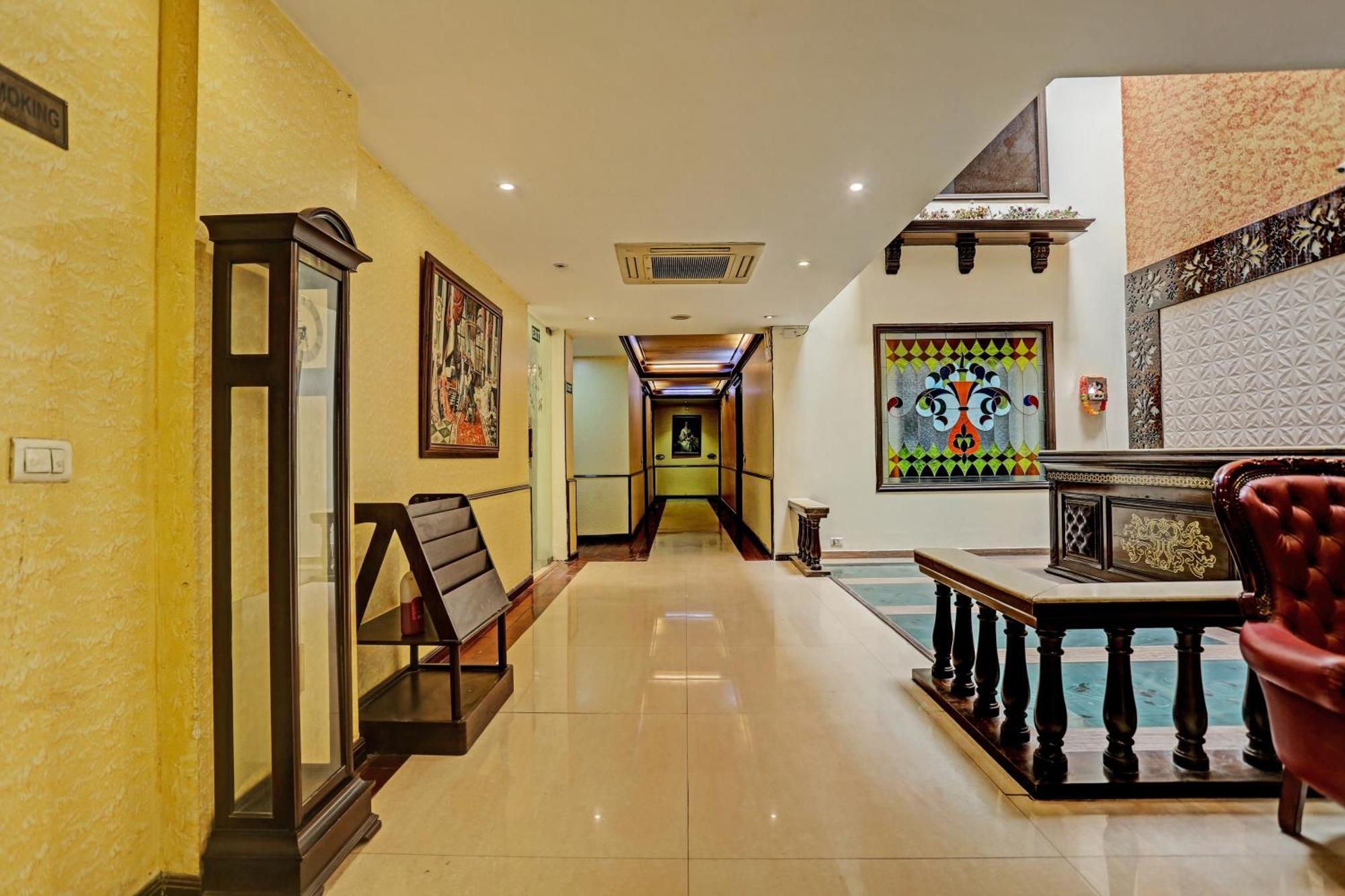 Hotel Townhouse The Royce New Friends Colony à New Delhi Extérieur photo