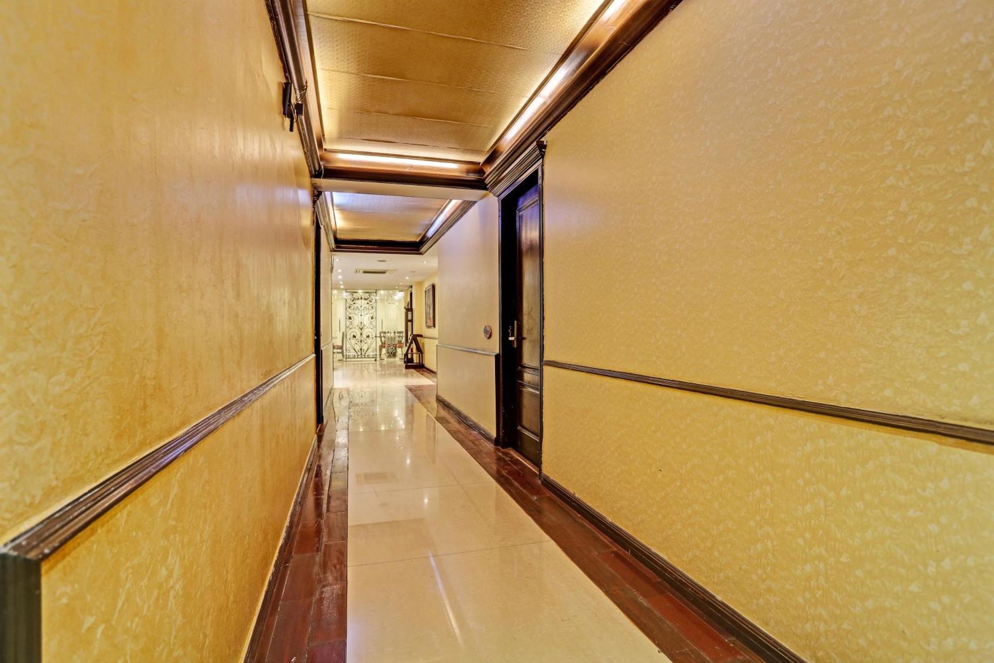 Hotel Townhouse The Royce New Friends Colony à New Delhi Extérieur photo