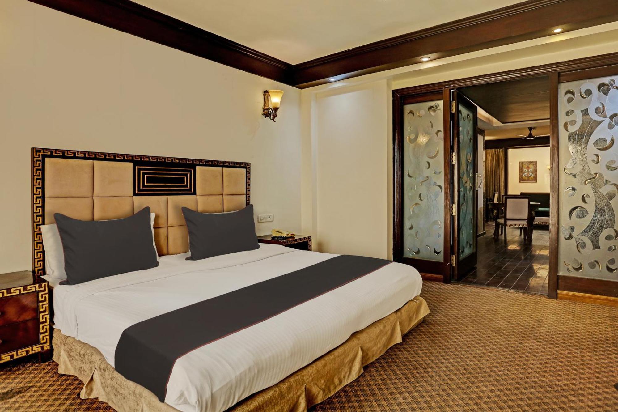 Hotel Townhouse The Royce New Friends Colony à New Delhi Extérieur photo