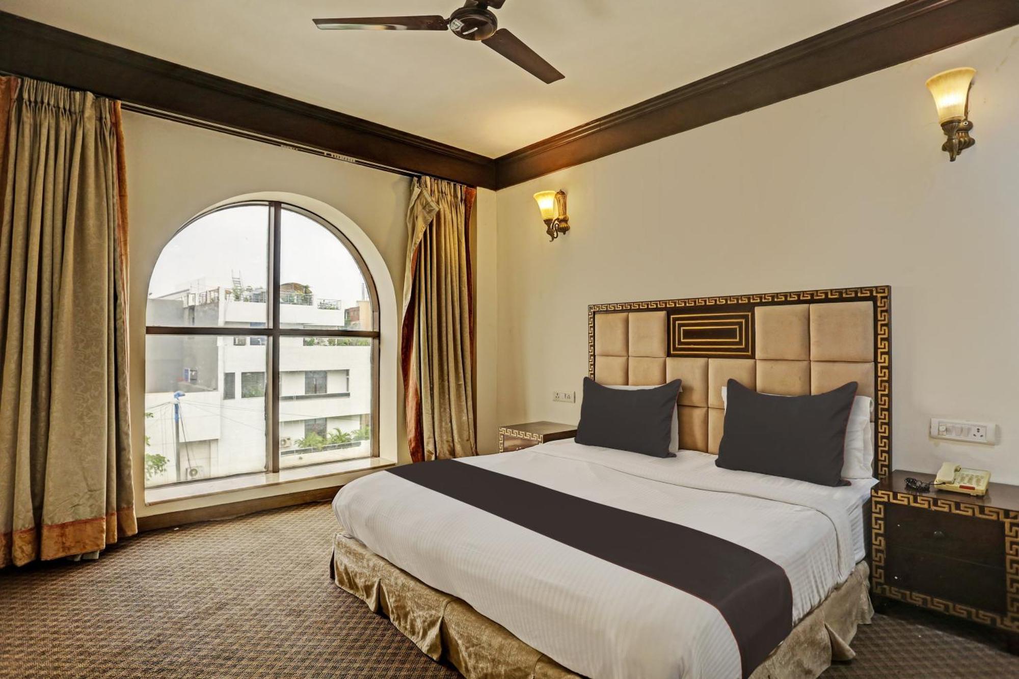 Hotel Townhouse The Royce New Friends Colony à New Delhi Extérieur photo