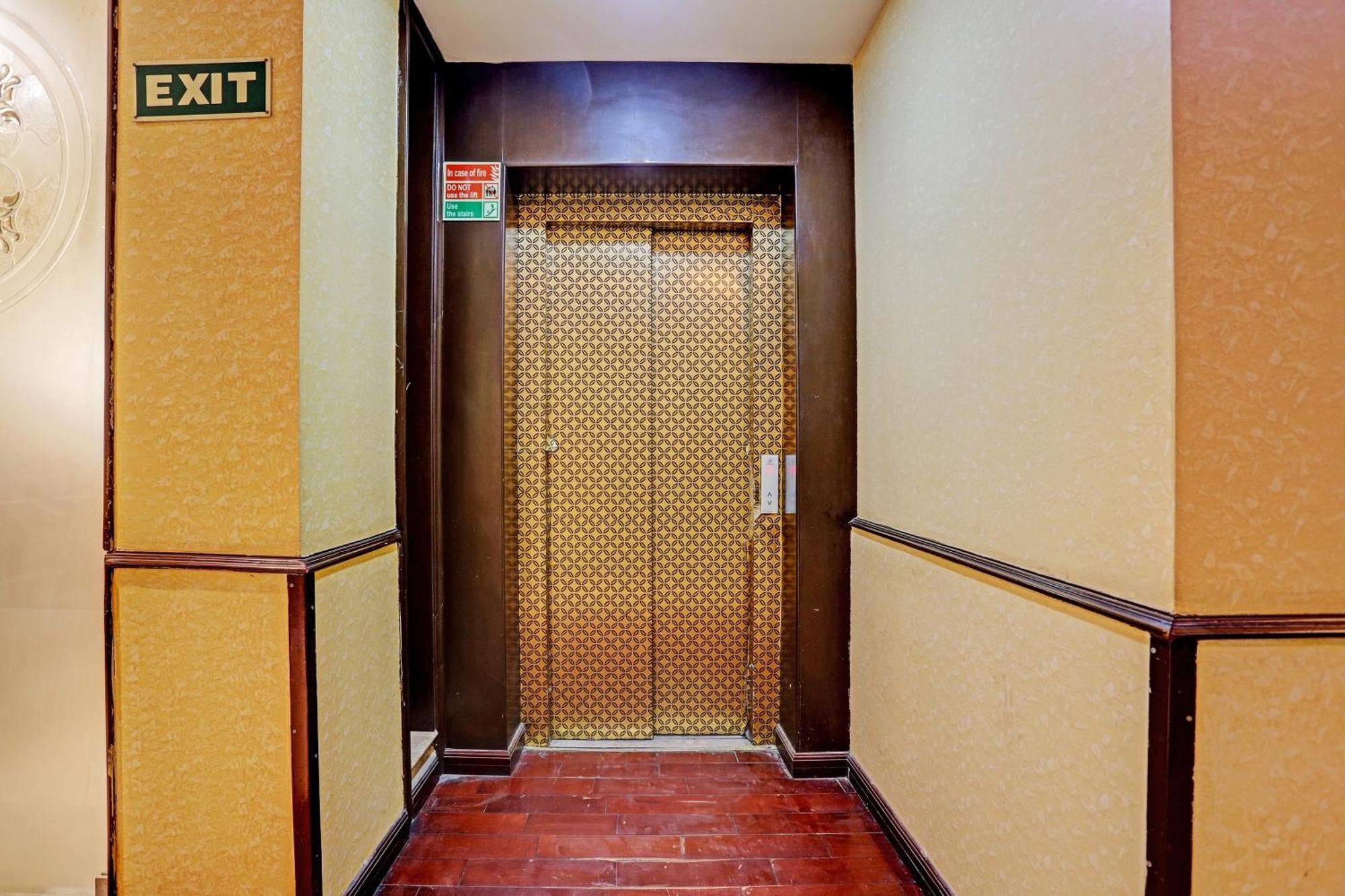 Hotel Townhouse The Royce New Friends Colony à New Delhi Extérieur photo